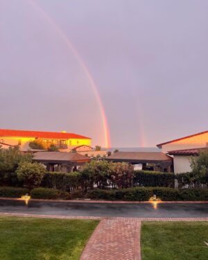 Chris Carmack Instagram - Family life lately… swipe ⬅️
@erinslaver 

*we took a trip to the ocean recently and everyone’s favorite part of the day was to watch these magnificent sunsets

*Kai ❤️

*it rained most of the time we were there but that gave us this double rainbow 

*we didn’t know we needed a pet seal until we met this guy 

*in our influencer era 😂

#familytripspring2024 #sunsetsandocean #doublerainbow🌈🌈