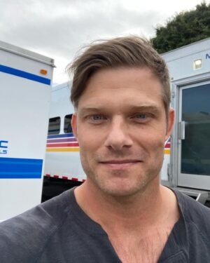 Chris Carmack Instagram - Back to school… @greysabc

#drlink #chriscarmackgreysanatomy #greysanatomyactor #orthogod #backtoworkhair
