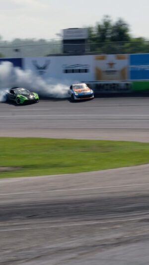 Chris Forsberg Instagram - Things are heating up here in Orlando! Gettin’ nice and comfy in practice 🦾⚡️ @nosenergydrink @nismopartsusa #fdorl #formulad #nissan #nismo #z #formuladrift #getafterit