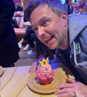 Chris Hardwick Instagram - It’s-a-us! Thank you @nintendoamerica & @unistudios!!! Going to the opening of #SuperNintendoWorld #AtUniversal last week was a lifelong gaming dream come true. It’s fully immersive and really does feel like you’re in a Mario game. There is a great AR Mario Kart ride, a bunch of mini games that interact with your power up band, and a themed restaurant with yummy food. @lydiahearst & I had the bestest bestest time!