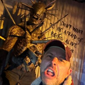 Chris Hardwick Instagram - The @amcthewalkingdead series finale event live from the @orpheumtheatrela starts in just a couple hours!!! Very surreal, but I’m also very grateful that we get to celebrate the show and the fans for the last episode! ❤️🧟‍♂️

#thewalkingdead #walkingdead #talkingdead