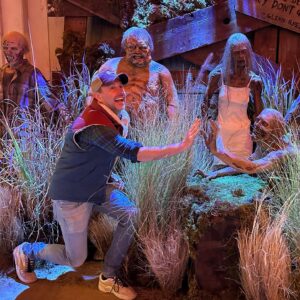Chris Hardwick Instagram - The @amcthewalkingdead series finale event live from the @orpheumtheatrela starts in just a couple hours!!! Very surreal, but I’m also very grateful that we get to celebrate the show and the fans for the last episode! ❤️🧟‍♂️

#thewalkingdead #walkingdead #talkingdead