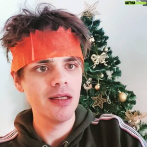 Chris Kendall Instagram - 🤶🎄Mum tried slipping a god damn parsnip among my  potatoes today and she knows I hate that shit so I stuffed it right up my ass, have a merry christmas Mum and never do that crap again. 🌲🎅