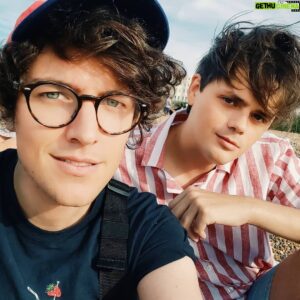 Chris Kendall Instagram - Beach boys! 🐬 Me and @kickthepj on the beach⛱ Discussing politics and concepts of gender 🦑