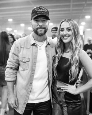Chris Lane Instagram - Big Time in Austin Texas for the @iheartradio festival! 🤠 @iheartcountry