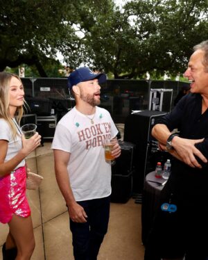Chris Lane Instagram - Big Time in Austin Texas for the @iheartradio festival! 🤠 @iheartcountry