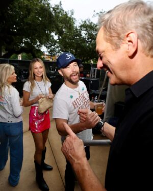 Chris Lane Instagram - Big Time in Austin Texas for the @iheartradio festival! 🤠 @iheartcountry