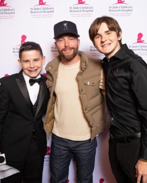 Chris Lane Instagram - What a blessing it was to visit @stjude in Memphis and got to meet some of the sweetest souls!