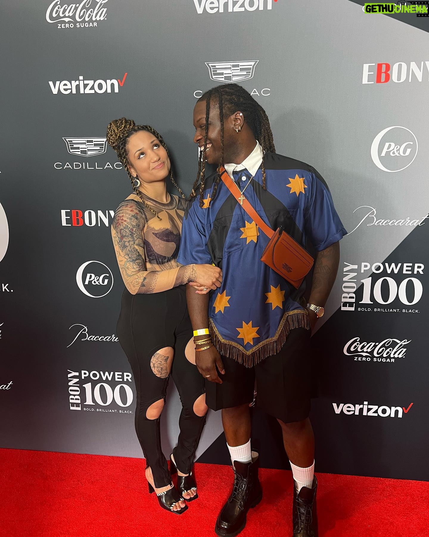 Chris Lee - 7.3K Likes - @ebonymagazine power 100 Gala 2021
Styled by @teflonodd 🔥🙏🏿