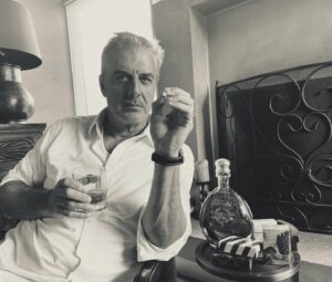 Chris Noth Instagram - It’s a vyb 😎#hemp #cbd
@ilovevybs