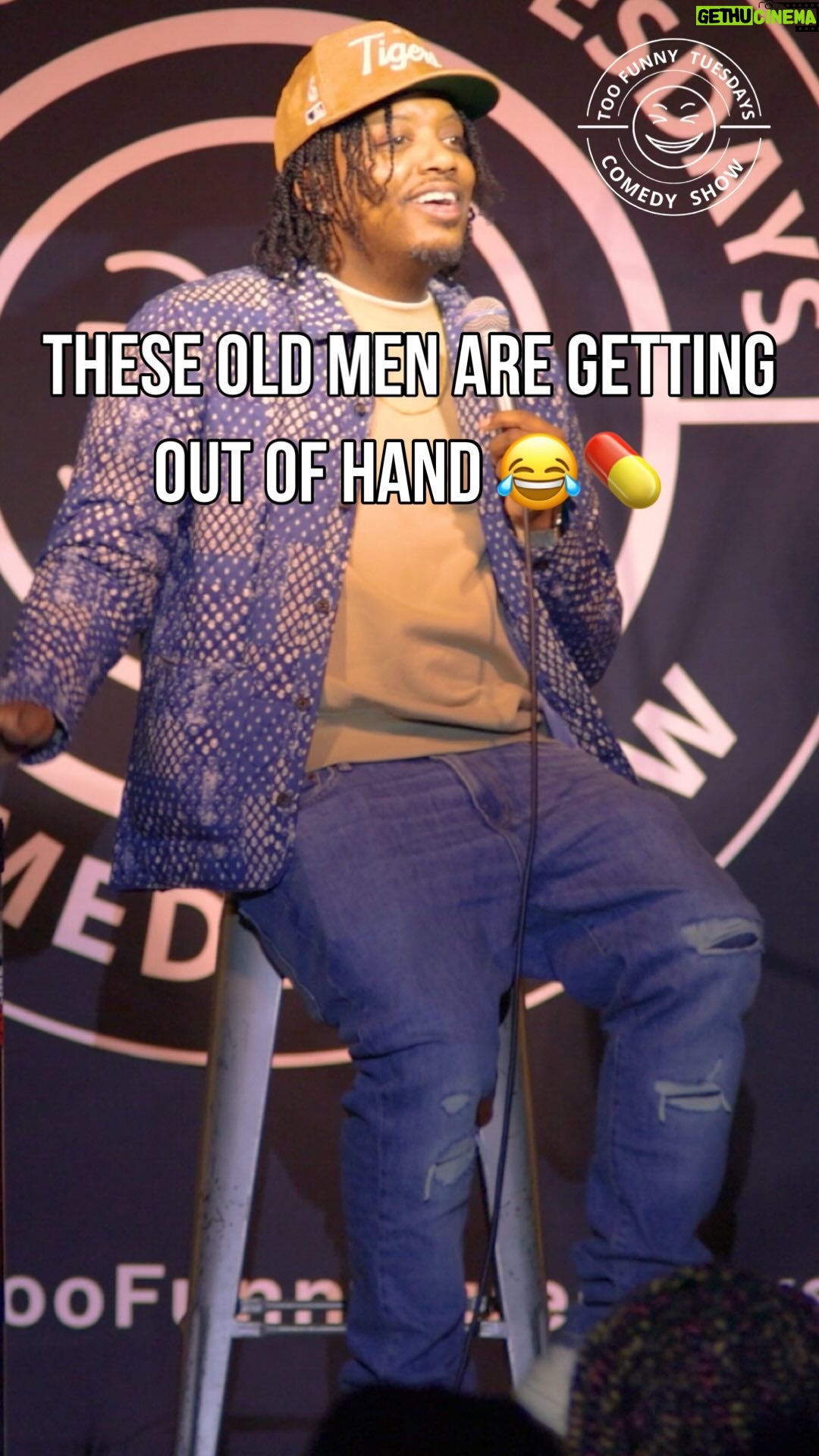 Chris Powell - 2K Likes - Old Men Are Getting Out of Hand 😂💊
🗣️Comedian CP @comediancp
🎥&✂️ @ghostmodephotos
#standup #standupcomedy #jokes #laughs #explorepage #funny #haha #lol #explore