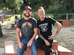 Chris Raab Instagram - This week on @bathroombreakpodcast my guest is bassist from @strungout, Chris Aiken @chrisaikenmusic. We sat down and talked about his musical journey, recovery, farts and more. Hope you Enjoy! Thanks @rickkosick 🎥🎤#bathroombreakpodcast #raabhimself #chrisaiken #strungout #music #bass #bassist #guitar #punk #rock #fatwreckchords #newalbum