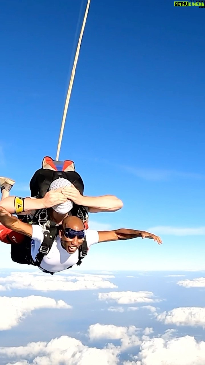 Chris Redd - 1.4K Likes - I skydived this weekend for the first time in my life and the jump off the plane was the scariest part. You can tell by that dumb goofy ass face of fear!! 😂😂 all I could hear was Lil Uzi Vert when we fell DAAAAAAAAAMMMMNNN
Then, it was the most fun I’ve ever had in the sky and I forgot I was ever shook. Fuck fear! Try shit! Realllly glad I ain’t die in Florida!! 😂🙏🏾✌🏾
P.S. this is how I’m pulling up to all my shows for the rest of my life