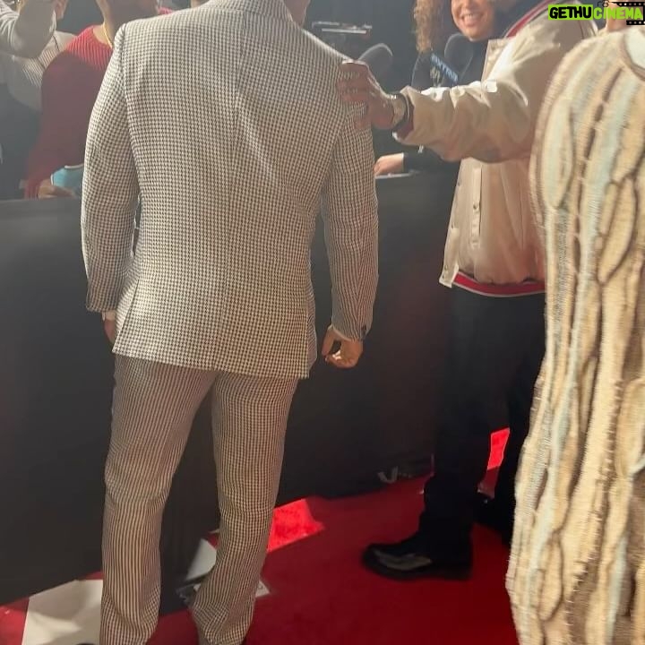 Chris Redd - 1.2K Likes - Light dump*
The Candy Cane Lane premiere was amazing! I got two interview interruptions on the carpet from two of the best people @murphymediadistributionfilms & @robinthede and great to see the kid @dcyoungfly on the lane!! They all kill it in this movie. Everybody does! Y’all are gonna get tired of me but I’ll be posting all the way up to RELEASE DAY DECEMBER 1st the coldest Christmas movie hits @primevideo
And @corey_demon killed it with this suit . Sheesh 🔥🔥
More dumps to come….lol I’m so childish