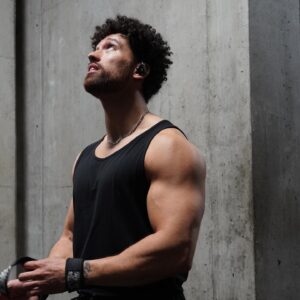 Chris Robins Instagram - 🏋🏽‍♀️GROOOS CONCOURS🏋🏼 @coachchris.me 

Tu sais pas par où commencer pour te remettre en shape??? No stress, Coach Chris est là pour toi!   Je vais offrir mon programme de coaching en ligne à 2 différentes personnes! Valeur totale de 2,500$ !!!🤞🏽😳✨  La meilleure façon de trouver la motivation c’est de prendre action! 💯  👇🏽 C’est simple, pour participer :  1. Aime ce post  2. Suis @itschrisrobins et @coachchris.me  3. Mentionne un(e) ami(e) en commentaire (*1 commentaire = 1 ami(e), pas de limite.)  📢 Les gagnant(e)s seront annoncé(e)s mardi soir en commentaire.  (Il faut me suivre pour commenter 😇🙏🏽✨)  #fitness #giveaway #concours #summer #workout #onlinecoaching #wellness #transformation #gym