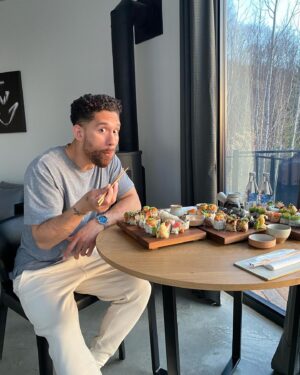 Chris Robins Instagram - Swipe right for the #fail 
Oops..! 😁🥢🍱