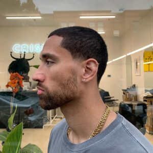 Chris Robins Instagram - I’ve been focusing a lot on making better decisions lately. 

Life reminded me that it starts with having a good attitude; towards myself, in my relationships, and everything that I do.

I stay humble as opportunities come and go. But I know that my attitude will allow me to be in a better position to deal with them.

💈 @crispmtl 
🪒 @el.wav 
✨ @riptidejewelry__ 

#focused #attitude #humble