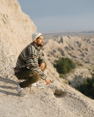 Chris Robins Instagram - From the highest peaks of Badlands National Park to the canyon bed, Mother Nature did a great job! During our hike we have seen numerous animals in their natural habitat such as coyotes, mule deers and proghorns. The wildlines here has been astonishing!

📸 : @alex_broadstock 

@visittheusa @southdakota #UnitedStories #HiFromSD #SouthDakota