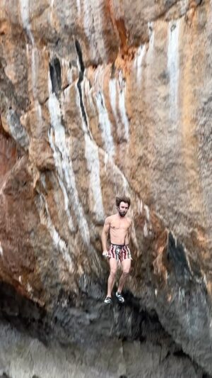 Chris Sharma Instagram - What goes up , must come down.
Reconnecting with my power spot #mallorca 
Thanks for a great trip @joseramontorrezea @pol_roca @cris.paradox @rockandwatermallorca 

📸 @joseramontorrezea 

@prana #pranaadventurer 
@tenayaclimbing 
@sharmaclimbing