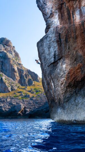 Chris Sharma Instagram - Mallorcan Rhapsody 
Thanks @rockandwatermallorca for showing me this beautiful unclimbed line. 
Check my new film (link in bio) for more epic footage from a dreamy kayak expedition I did last summer with @giancolafoto @joseramontorrezea @esteban.ele.eme @artebar.es 

@prana 
@tenayaclimbing 
@sharmaclimbing 
#pranaadventurer 

📸 @giancolafoto @esteban.ele.eme @joseramontorrezea