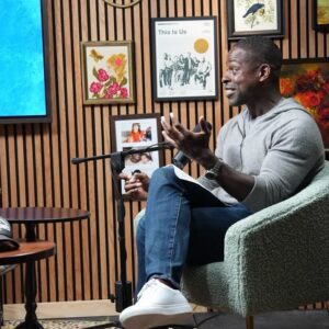 Chris Sullivan Instagram - Episode 6 is out and we’re talking about #ThisIsUs season 1, episode 5: The Game Plan, where Jack and Rebecca argue about the idea of starting a family amidst cheering on the @steelers, while Kevin illustrates the beauty of the message that is “the painting”. 

Let’s dig into it! Join us in conversation wherever you get your podcasts.💛 #ThatWasUs 

📸 @sara_wehrheim