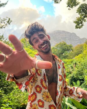 Chris Taylor Instagram - Dearest Beautiful Humans… Finally back & have my phone! Just wanted to thank you all for the kind words, loveliest messages and the general support I’ve received during and since leaving the villa 👏🏻 Of course no one’s journey is ever smooth but I honestly had an incredible time! On the love side of things.. I’m just a boy, trying to meet a girl…that doesn’t think I’m annoying 😊

Please enjoy the worlds worst photo shoot 😘