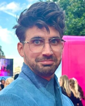 Chris Taylor Instagram - A series of me annoying very famous people (ft. a heavily circumc!sed horse 🐴)

Maddest day of my life, and I often travel to remote desserts for a spot of extreme ironing. If you haven’t got Barbie tickets yet, sort your priorities out you crazy mofos…comes out tomorrow 🥳

Happy Barbie Eve