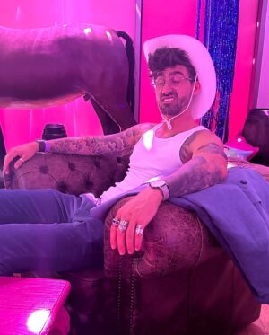 Chris Taylor Instagram - A series of me annoying very famous people (ft. a heavily circumc!sed horse 🐴)

Maddest day of my life, and I often travel to remote desserts for a spot of extreme ironing. If you haven’t got Barbie tickets yet, sort your priorities out you crazy mofos…comes out tomorrow 🥳

Happy Barbie Eve
