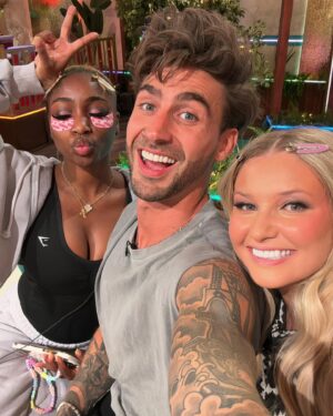 Chris Taylor Instagram - I didn’t say owt stupid on live TV 🤗🥳 (Well…)
Aftersun 1 ✅…so loooads of time left to get cancelled 🤌🏻 Tune in next week 😘

See below for glam & style info 👇

Styling: @christophertaylorofficial 
Hair: @christophertaylorofficial 
Makeup: @christophertaylorofficial 
Pedicure: @christophertaylorofficial 
Vibez: @christophertaylorofficial