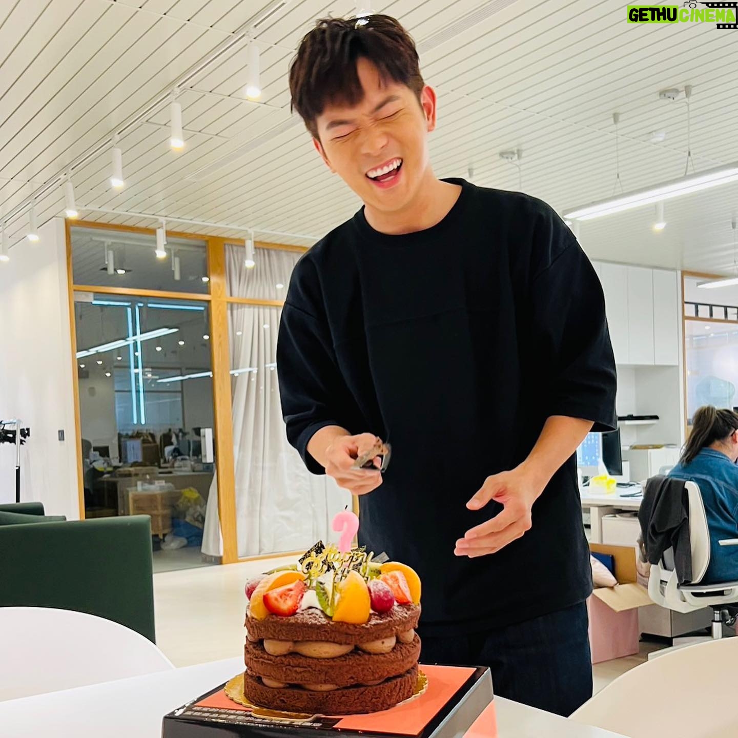 Chris Wang - 9.2K Likes - 今天收到好多祝福,
謝謝你們一直都在😊
如果能選擇,
會希望宥勝在新的一年為你做些什麼呢?
今天許了很多願望,
現在想聽聽你的了😏😏😏
#來點正經不要太歪
#真正的願望應該不能寫吧🤣
#慶賀你生辰快樂
