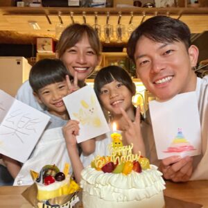 Chris Wang Instagram - 今天收到好多祝福，
謝謝你們一直都在😊

如果能選擇，
會希望宥勝在新的一年為你做些什麼呢？

今天許了很多願望，
現在想聽聽你的了😏😏😏

#來點正經不要太歪
#真正的願望應該不能寫吧🤣
#慶賀你生辰快樂