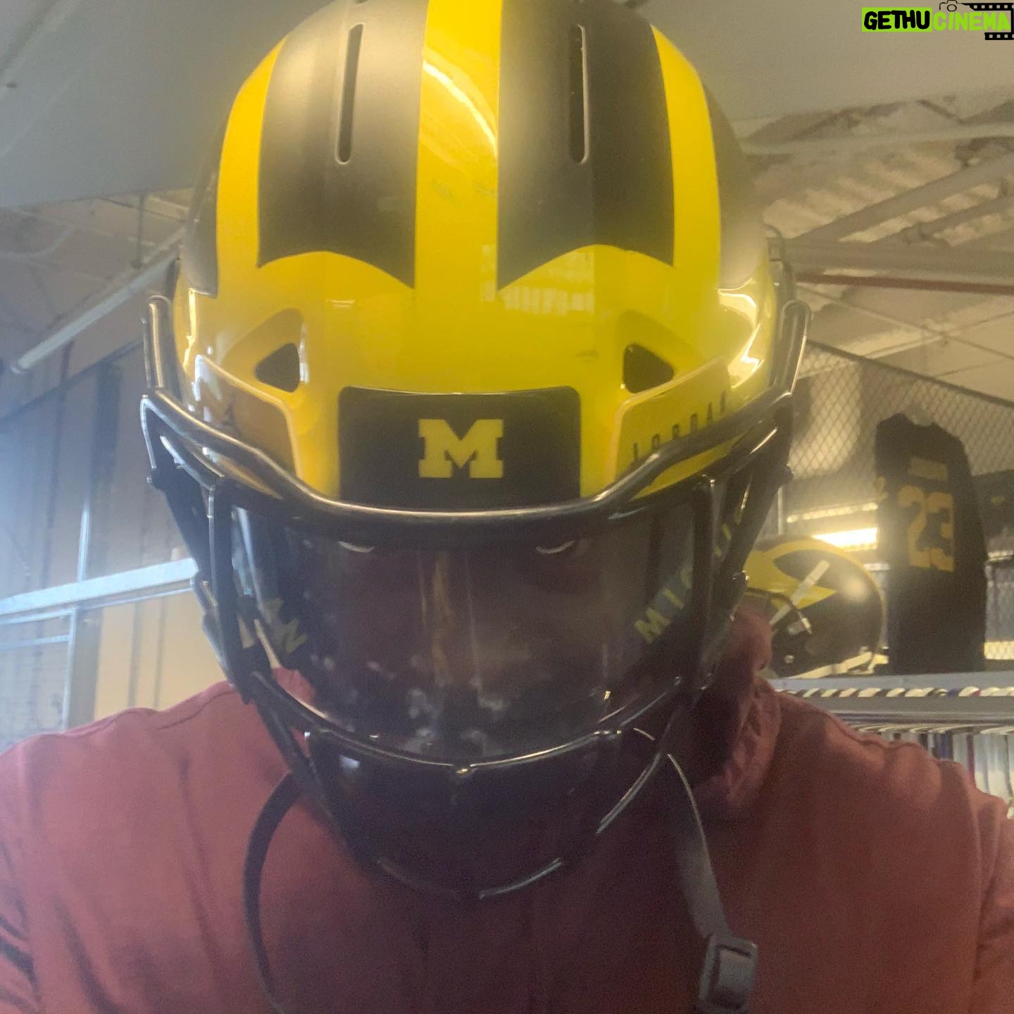 Chris Webber - 3.3K Likes - GO Blue!
#ByGodsGrace
#playersonlylifestyle