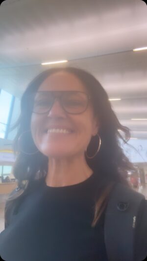 Chrissie Swan Instagram - Hullo London! Well, you’re a bit of orright, ain’t you, Guv’nor? 
In a nutshell, London feels like being at home again but supercharged with beauty and energy. I feel really comfortable here. It’s damned gorgeous and the sun is shining like a diamond. It’s true that 25 degrees in London feels much warmer so I will no longer scoff at the stories on the news where you see Londoners with their tops off in the park when it hits 25 degrees! 😂
I am not travelling totally solo all the time here and it’s been so lovely! Thinking company might be much better than all alone 🤗

Highlights include: prawn crisps, Stonehenge, the spectacular city of Bath, seeing all the things I’d only ever seen on a monopoly board, walking, Notting Hill, Tesco and M&S and Pret a Manger sandwiches, shopping with no agenda, having no agenda in general🤗
Kudos to @luxury.escapes for sorting out my first night’s #giftedstay @thehoxtonhotel when I didn’t know my Holborn from my Hampstead (ofcourse now I’m basically a local 😂) - it is SO calming to have the first cosy destination sorted when arriving - a bit overwhelmed - in a totally foreign city. 10/10 recommend this tip! ❤️
Also thanks god for WhatsApp video calls for Mums away from kids ✅ 
Greys coming through with a vengeance and giving zero f*cks ✅ 
Synapses exploding with new sights and experiences ✅ 
#OldLadyEuroSummer rolls on!