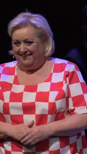 Christel de Laat Instagram - Ons mam dacht dat ze heel goed kleren kon naaien 🤔