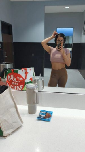 Christi Jaynes Instagram - Let that be your motivation👏🏾 

Brazilian Wonder Woman | self care | gym | gym routine | hard work pays off | power cleans | narc survivor | pro wrestlers | woman who lift |