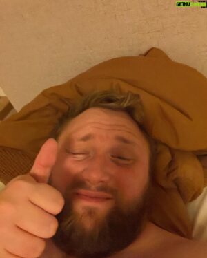 Christian Bonde Instagram - DER ER PREMIERE PÅ FØRSTE AFSNIT AF @fantinoogbonde I DIN PODCAST-APP NU 🎊

Og det betyder, at vi har været EKSTREMT tidligt oppe (med mindre du fx er bager, så var det alm. mødetid), for at tage på en presse-tur af Christopher’ske dimensioner! I dag er det lykkedes os at være på besøg på @radio100dk og @thevoicedk og @novafmdk og @popfmdk og på @radio100dk igen - så altså hvis du er i tvivl om, om vi har lavet en ny podcast nu, så er det i hvert fald hverken vores eller vores søde kollegaer hos @bauermediadk skyld! 

Jeg håber du vil give det et lyt ved lejlighed - og måske endda abonnere
🤞🏻❤️

MØS