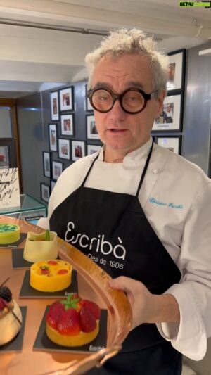 Christian Escribà Instagram - Ho tenim tot preparat per tu! Comencem el dia amb un moment dolç molt especial! 🎂🍰🥧🧁🥮🍪🥐

Lo tenemos todo preparado para ti! Empezamos el dia con un momento dulce muy especial! 🎂🍰🥧🧁🥮🍪🥐

@patschmidtcakes @polescriba #barcelona #pastryshop #pastisseria #sweetmoment #pasteleria #momentodulce #momentdolç #bolleria #brioixeria #artesanal #postre #pastis #pastel #artisan