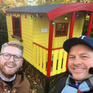 Christian Fuhlendorff Instagram - Skøn måde at starte sin morgen på, i selskab med en af mine sjoveste kollegaer, nemlig @nikolajstokholm. Hvorfor der er en cirkus-vognen i baggrunden, det må du finde ud af i Hva så?!