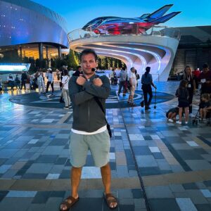 Christian Fuhlendorff Instagram - #reklame. Samarbejde mellem Hva så?! og @disneylandparis. Som lytter af min podcast, kan I ikke have undgået at høre om min tur til #DisneylandParis. Dagens afsnit af Hva så?! er faktisk indspillet i #AvengersCampusParis, hvor jeg gik en tur med min skønne hustru @karina_feldborg_fuhlendorff. Tjek det ud, for du får også at vide i afsnittet hvordan du kan vinde 4 billetter til Disneyland Paris.