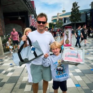 Christian Fuhlendorff Instagram - #reklame. Samarbejde mellem Hva så?! og @disneylandparis. Som lytter af min podcast, kan I ikke have undgået at høre om min tur til #DisneylandParis. Dagens afsnit af Hva så?! er faktisk indspillet i #AvengersCampusParis, hvor jeg gik en tur med min skønne hustru @karina_feldborg_fuhlendorff. Tjek det ud, for du får også at vide i afsnittet hvordan du kan vinde 4 billetter til Disneyland Paris.
