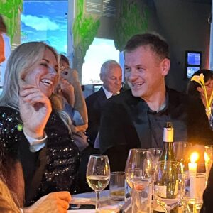 Christian Fuhlendorff Instagram - I går holdte jeg min 40 års fødselsdag (som er rigtig på tirsdag) og samlet omkring mig var en del af de mennesker jeg har mødt på min gåtur gennem livet. Alle er brikker i mit livs-puslespil, som jeg er i gang med at lægge. Nogen var allerede i æsken, da jeg kom til verden og andre er stødt til sidenhen. Jeg følte mig elsket, men det mindede mig også om, at det burde jeg huske at føle mig hver dag, for det er jeg. Jeg er jo også en brik i deres æsker❤️