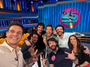 Christian Gálvez Instagram - Siempre nos quedarán las palabras. Veinticinco, o las que surjan. 
A @guardiolarafa y a mí nos gustan mucho especialmente dos:

PASIÓN
Y 
PERSEVERANCIA.

Y otra que va por vosotros: ¡GRACIAS! 

⭐️👣