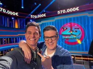 Christian Gálvez Instagram - Siempre nos quedarán las palabras. Veinticinco, o las que surjan. 
A @guardiolarafa y a mí nos gustan mucho especialmente dos:

PASIÓN
Y 
PERSEVERANCIA.

Y otra que va por vosotros: ¡GRACIAS! 

⭐️👣