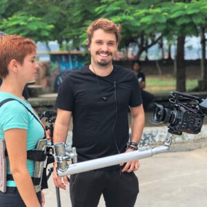 Christian Monassa Instagram - Um diretor que tem uma equipe 🌟 que cria uma cangalha dessas não quer guerra com ninguém❣️

Campanha para @mrv 🎬