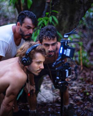 Christian Monassa Instagram - No meio da Floresta Amazônica com @kayoperez e @xmoretzsohn no set de #WaranaOFilme 🎬🌟 Que saudade de um SET como esse!!!❤️ @film_in_