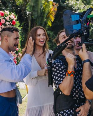 Christian Monassa Instagram - Honra minha dirigir a campanha de dia das mães @lancomeofficial💗 Pura gratidão ao dia e a esse time incrível! 🎬@film_in_ 

📸 @manoellamello