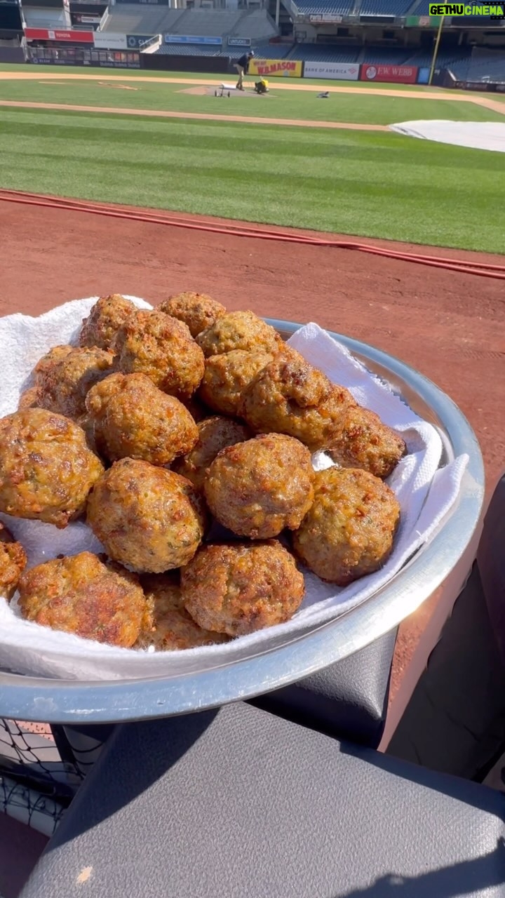 Christian Petroni - 5.6K Likes - @yankees @yankeestadium @petronifoods
#meatballs in The Bronx xo