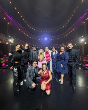 Christian Sancho Instagram - Cuando el 🎭 te da la posibilidad de volar y disfrutar de una hermosa historia, con talentosos artistas que bajo una gran dirección y producción, te hacen reír y emocionarte a la vez!

 Y cuando eso sucede no podes para de agradecer a esas personas lo que te hicieron vivir y sentir esa MAGIA que te regala el teatro cuando todo sucede✨
Hermosos trabajos y maravillosas interpretaciones van a disfrutar en @legalmenterubialaobra 🎭

Felicitaciones @holasoylaurita @costaokis @santiramundo @fedesalles @georginatirotta & a tod@s ese gran elenco por el bellísimo momento que nos hicieron vivir 👏👏👏👏👏

Cuando uno tiene la posibilidad de ver Amig@s y Compañer@s que te regala esta profesión, lucirse de esta manera, uno no puede dejar de aplaudirlos de pie y decirles que vayan a verlos y NO SE LO PIERDAN‼️

Si están este finde XXL con ganas de ver una de las mejores comedias musicales de los últimos tiempos, vayan a ver @legalmenterubialaobra ✨👌
Les mando un abrazo enorme y feliz día de la 🇦🇷 para tod@s‼️