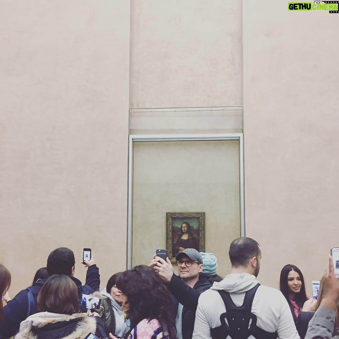 Christian Slater - 7.8K Likes - Busted by my wife taking a selfie with Mona Lisa. Posting this to prove that I am not embarrassed.