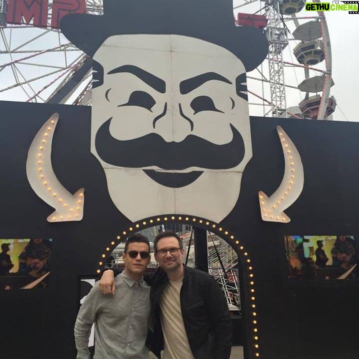 Christian Slater - 6K Likes - One year ago #SXSW unveiled #mrrobot Happy anniversary!